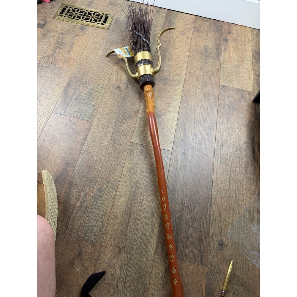 Universal Studios Harry Potter Light Up‎ Broom Unisex OS Brown Gold